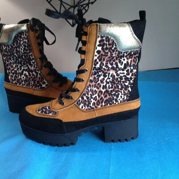 EUC Bamboo Powerful Leopard Print Combat Platform Boots 9 - Picture 2 of 9